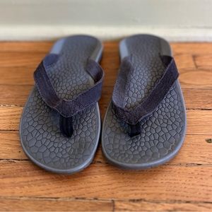 Chaco flip-flops, women’s size 6